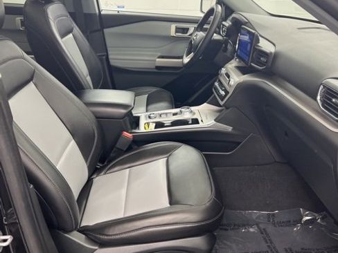Used 2023 Ford Explorer XLT w/ Equipment Group 202A image 22
