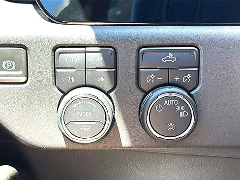 Used 2023 Chevrolet Silverado 1500 LT w/ Z71 Off-Road Package AWD/4WD image 35