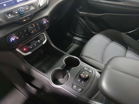 Used 2023 GMC Terrain SLE w/ Driver Convenience Package image 25