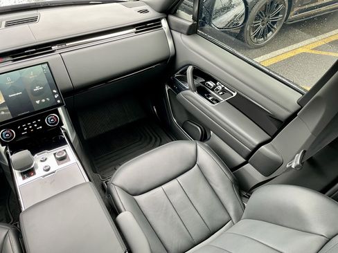 Used 2023 Land Rover Range Rover Autobiography image 18