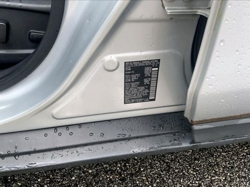 Used 2016 Nissan Rogue SV FWD image 32