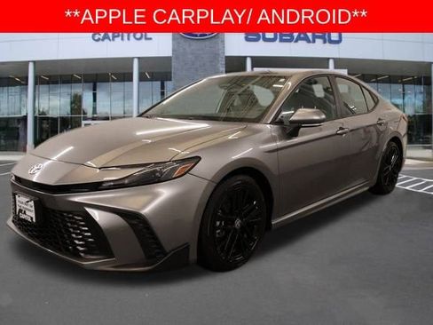 Used 2025 Toyota Camry SE image 8