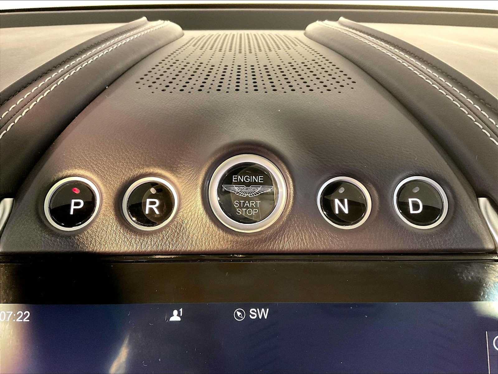 Used 2021 Aston Martin DBX AWD/4WD image 17