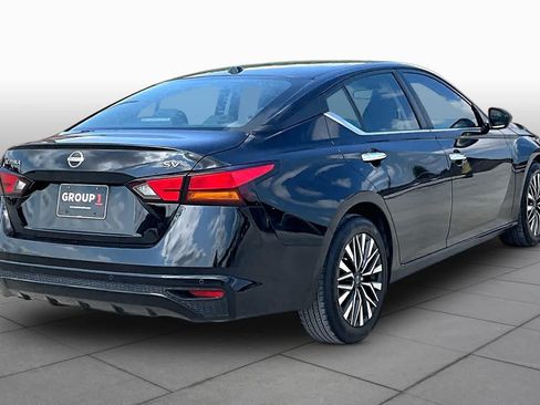 Used 2024 Nissan Altima 2.5 SV FWD image 12