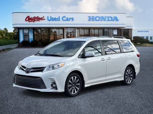 Used 2020 Toyota Sienna XLE image 1