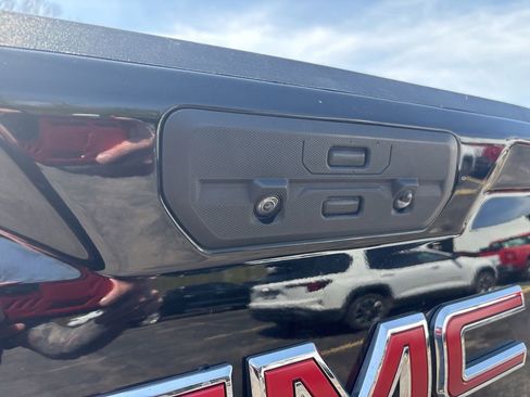 Used 2022 GMC Sierra 1500 AT4 w/ AT4 Premium Package AWD/4WD image 15