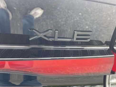 Used 2025 Toyota Prius XLE image 9