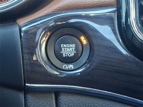 Used 2020 Jeep Grand Cherokee Overland image 24