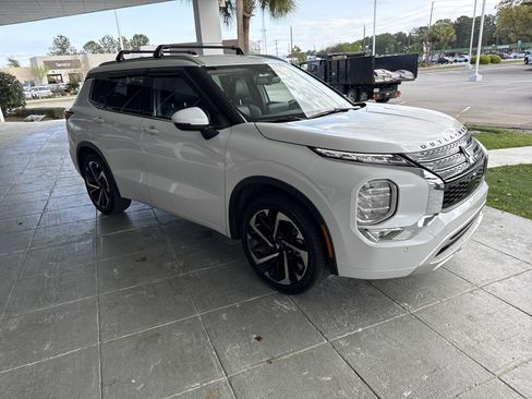 Used 2022 Mitsubishi Outlander SEL image 2