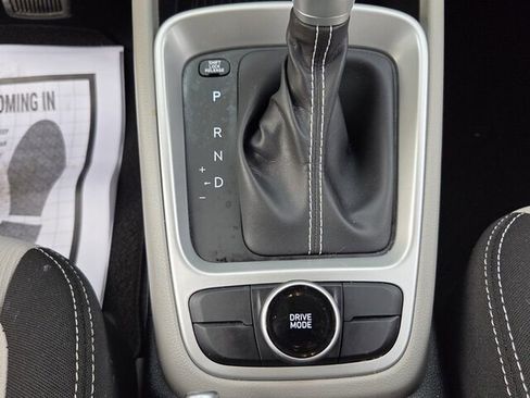 Used 2024 Hyundai Venue SEL image 20