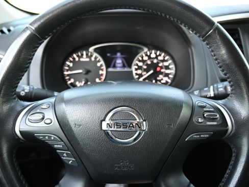 Used 2019 Nissan Pathfinder SV FWD image 30