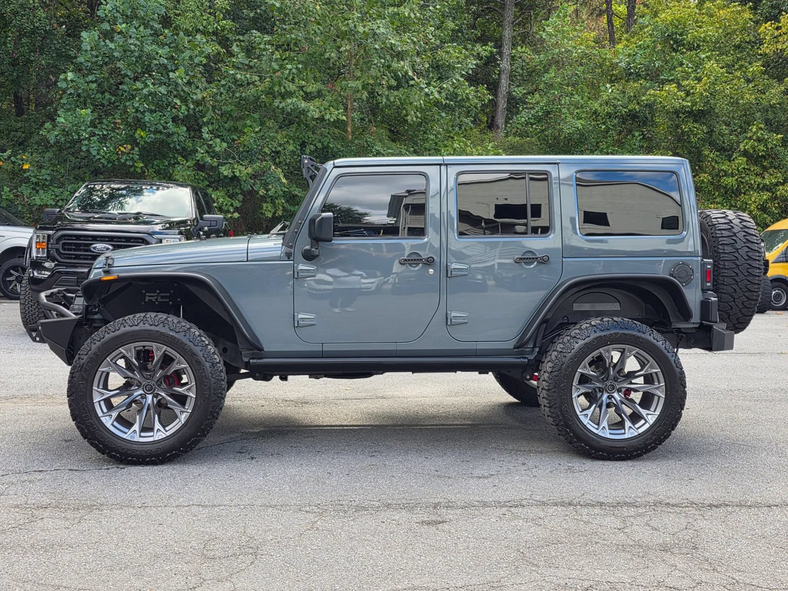 Used 2014 Jeep Wrangler Unlimited Sahara w/ Connectivity Group AWD/4WD image 4