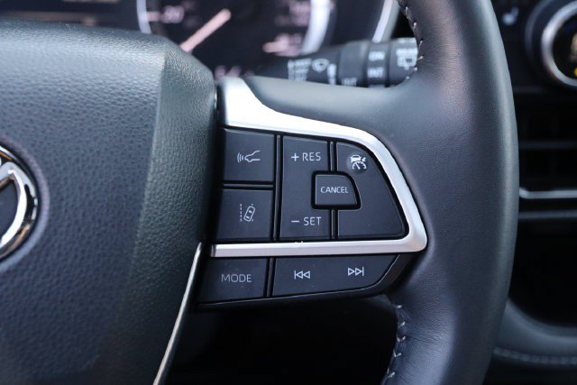 Used 2023 Toyota Highlander XSE AWD/4WD image 15
