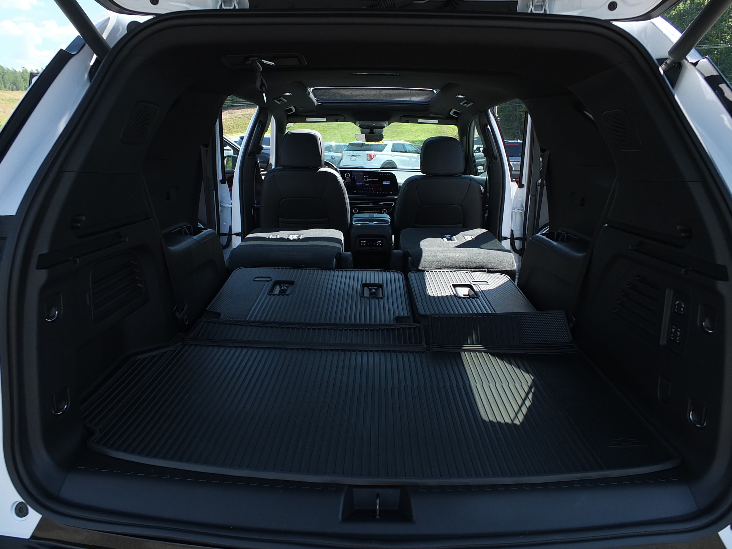 Used 2025 Chevrolet Traverse RS w/ LPO, Floor Liner Package FWD image 17