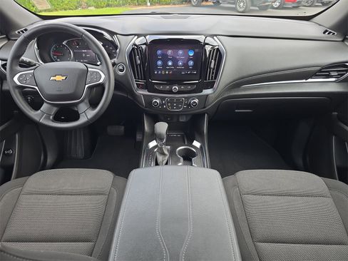 Used 2023 Chevrolet Traverse LT w/ Rear Camera Mirror Package image 8