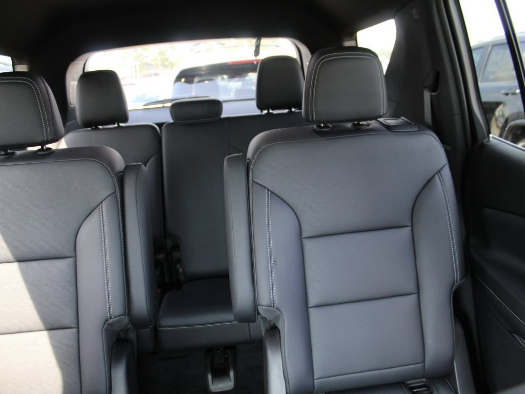 Used 2026 Chevrolet Traverse LT AWD/4WD image 12