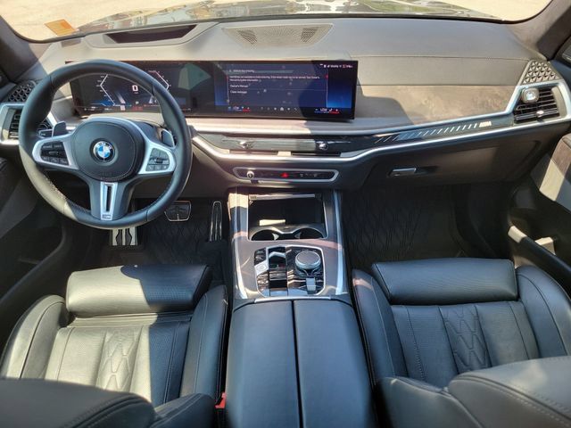 Used 2025 BMW X7 M60i AWD/4WD image 19