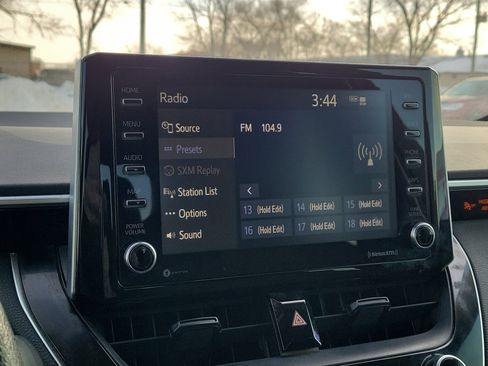 Used 2021 Toyota Corolla LE image 24