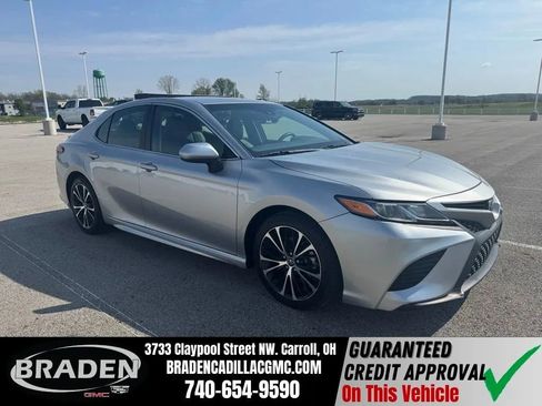 Used 2018 Toyota Camry SE image 1