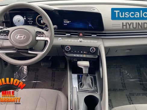 Used 2024 Hyundai Elantra SEL image 26