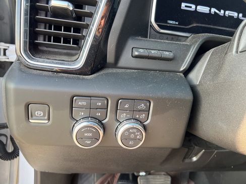 Used 2025 GMC Sierra 3500 Denali Ultimate image 14