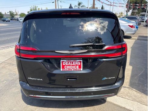 Used 2023 Chrysler Pacifica Limited FWD image 13