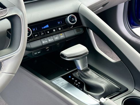 New 2026 Hyundai Elantra Sport image 7