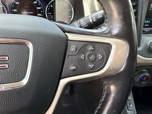 Used 2018 GMC Acadia Denali w/ Technology Package FWD image 17