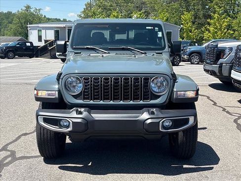 Used 2025 Jeep Gladiator Sport w/ Premium Package AWD/4WD image 3