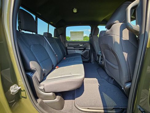 New 2026 RAM 1500 Express AWD/4WD image 34