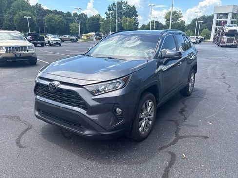 Used 2020 Toyota RAV4 XLE Premium FWD image 4