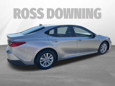 Used 2025 Toyota Camry LE image 7