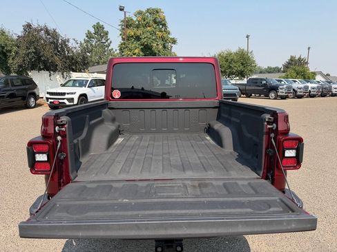 Used 2021 Jeep Gladiator Overland AWD/4WD image 16