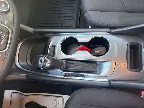 Used 2018 Chevrolet Malibu LT image 24