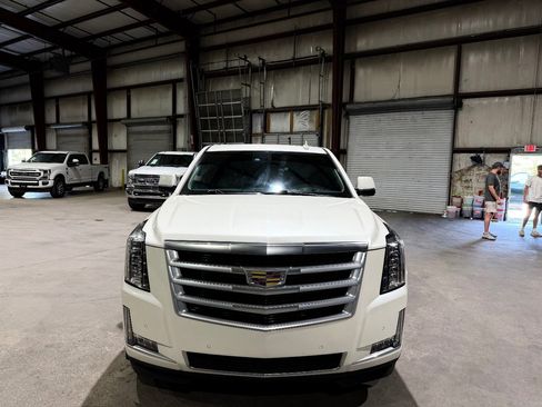 Used 2015 Cadillac Escalade Premium RWD image 10