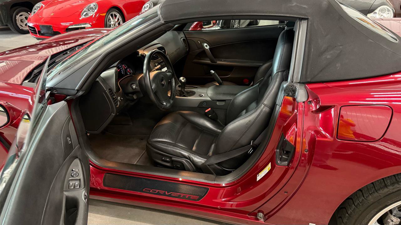 Used 2006 Chevrolet Corvette Convertible RWD image 35