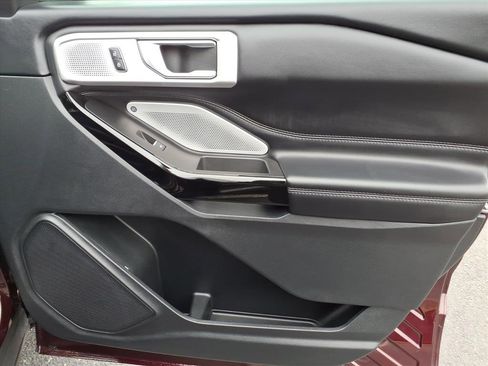 Used 2022 Ford Explorer Platinum w/ Equipment Group 601A image 9