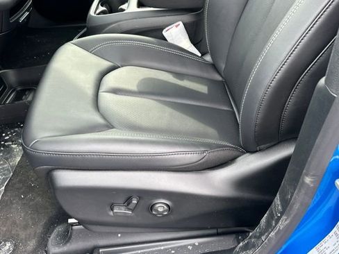 New 2026 Chrysler Pacifica Select image 11