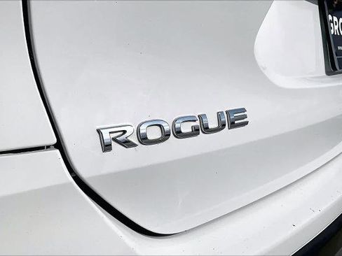 Certified 2019 Nissan Rogue SV FWD image 10