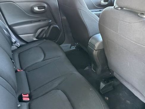 Used 2023 Jeep Renegade Latitude AWD/4WD image 18
