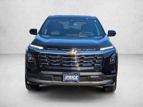 Used 2025 Chevrolet Equinox LT image 2