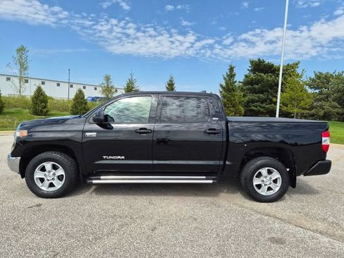 Used 2020 Toyota Tundra SR5 w/ SR5 Convenience Package AWD/4WD image 8
