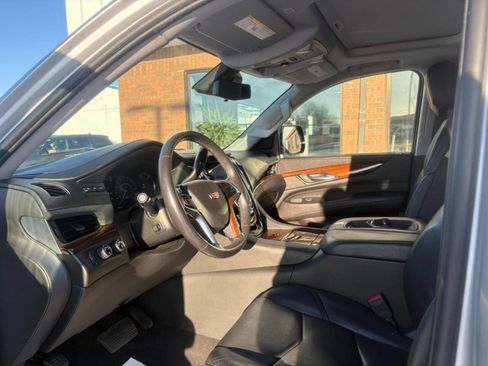 Used 2020 Cadillac Escalade Luxury image 9