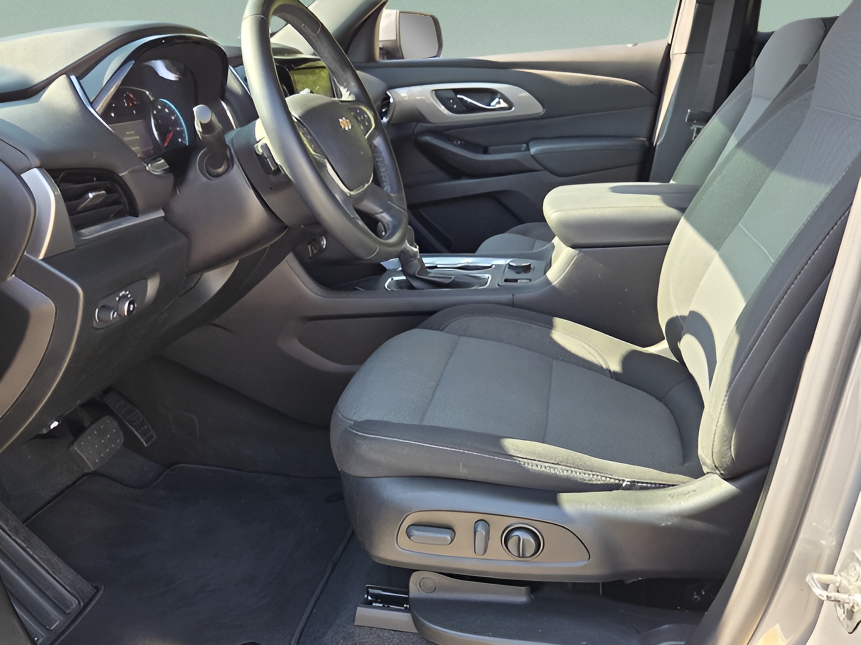 Certified 2023 Chevrolet Traverse LT FWD image 10