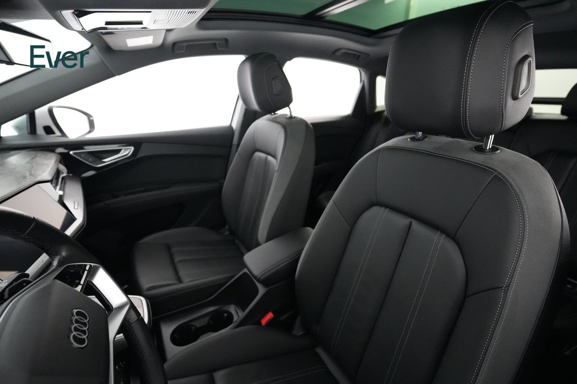 Used 2024 Audi Q4 e-tron Prestige AWD/4WD image 4
