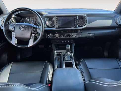 Used 2022 Toyota Tacoma TRD Off-Road image 10