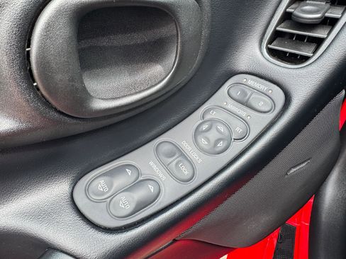 Used 1999 Chevrolet Corvette Convertible w/ Memory Pkg image 19