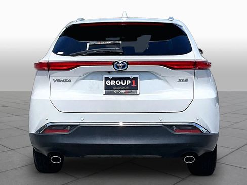 Used 2023 Toyota Venza XLE AWD/4WD image 5