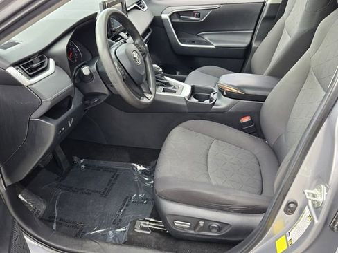 Used 2020 Toyota RAV4 XLE FWD image 10