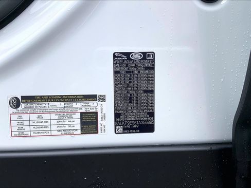 New 2026 Land Rover Range Rover SE image 18